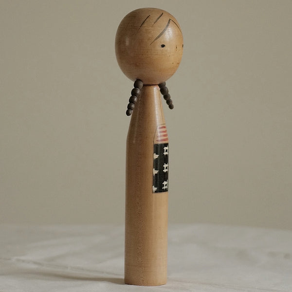 KOKESHI VINTAGE PAR SHIBATA EIKO / 29 CM