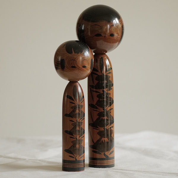 KOKESHI VINTAGE SHINGATA PAR HAMATSU CHIYOKO / 30,5 CM