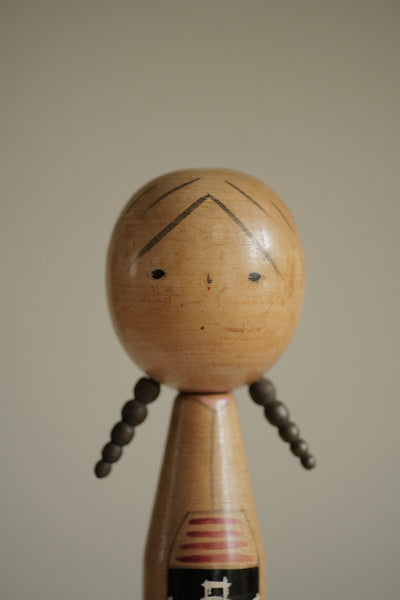 KOKESHI VINTAGE PAR SHIBATA EIKO / 29 CM