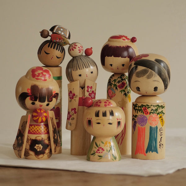 KOKESHI VINTAGE “TANABATA” / AVEC SA BOÎTE / 21,5 CM