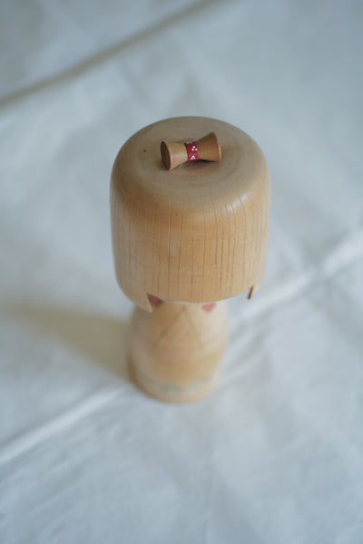 KOKESHI VINTAGE PAR IZUMI UEDA / 20 CM