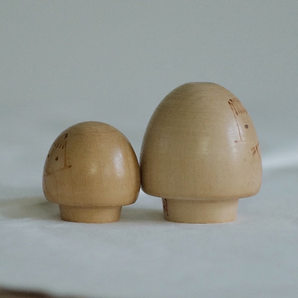 DUO DE KOKESHI VINTAGE PAR KURIBAYASHI ISSETSU / 6,5 CM