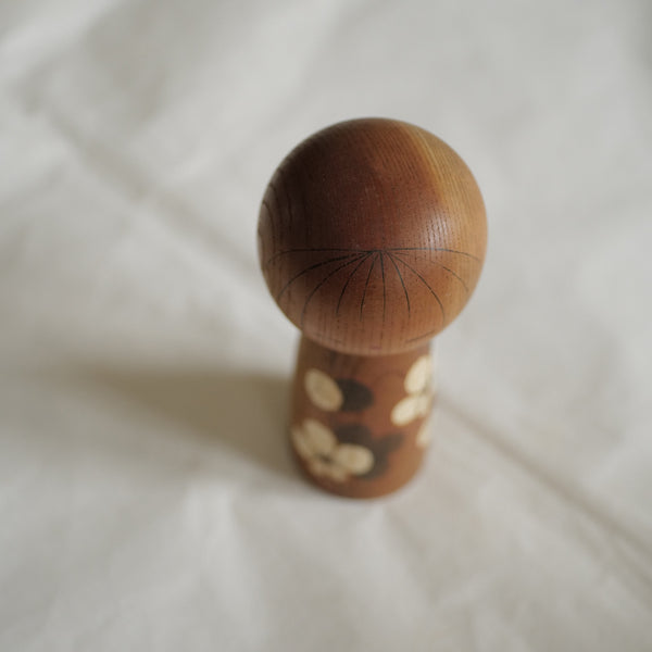 KOKESHI VINTAGE PAR KATO MASAMI / 14 CM