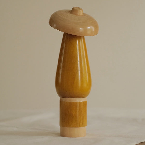 KOKESHI VINTAGE PAR KISHI SADAO / 25,5 CM