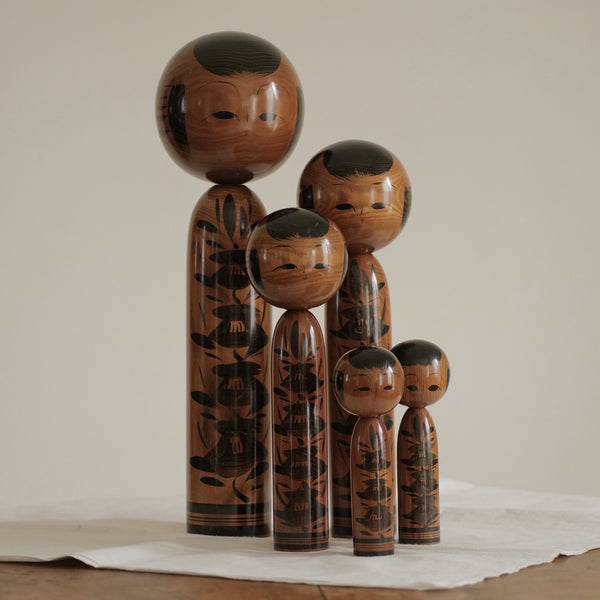 KOKESHI SHINGATA MONOCHROME PAR HAMATSU CHIYOKO / 46,50 CM