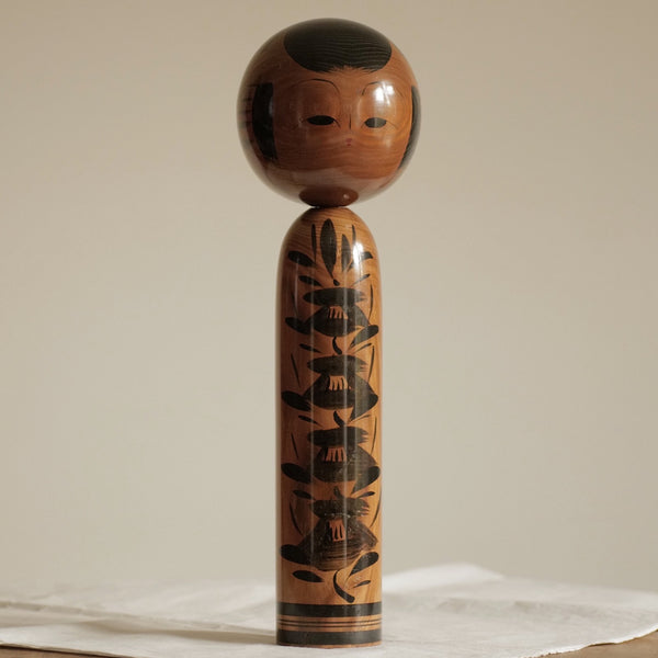 KOKESHI SHINGATA MONOCHROME PAR HAMATSU CHIYOKO / 46,50 CM