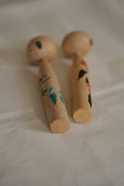 DUO DE KOKESHI VINTAGE / AVEC LEUR BOÎTE / 15,5 CM