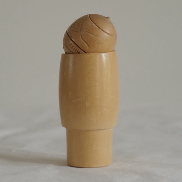 KOKESHI VINTAGE PAR SUIZAN SHINOBU / 17,5 CM