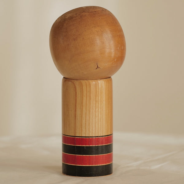 KOKESHI VINTAGE PAR SATO TAKESHI / 23,5 CM