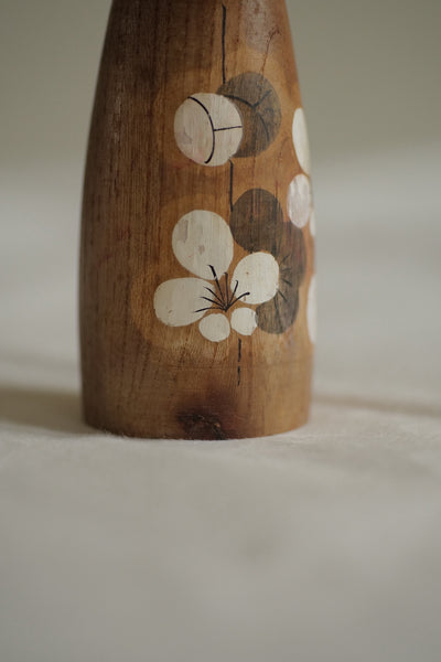 KOKESHI VINTAGE PAR KATO MASAMI / 16 CM