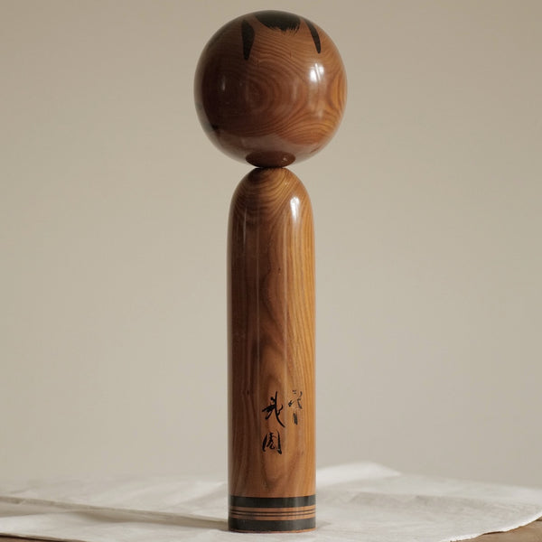 KOKESHI SHINGATA MONOCHROME PAR HAMATSU CHIYOKO / 46,50 CM