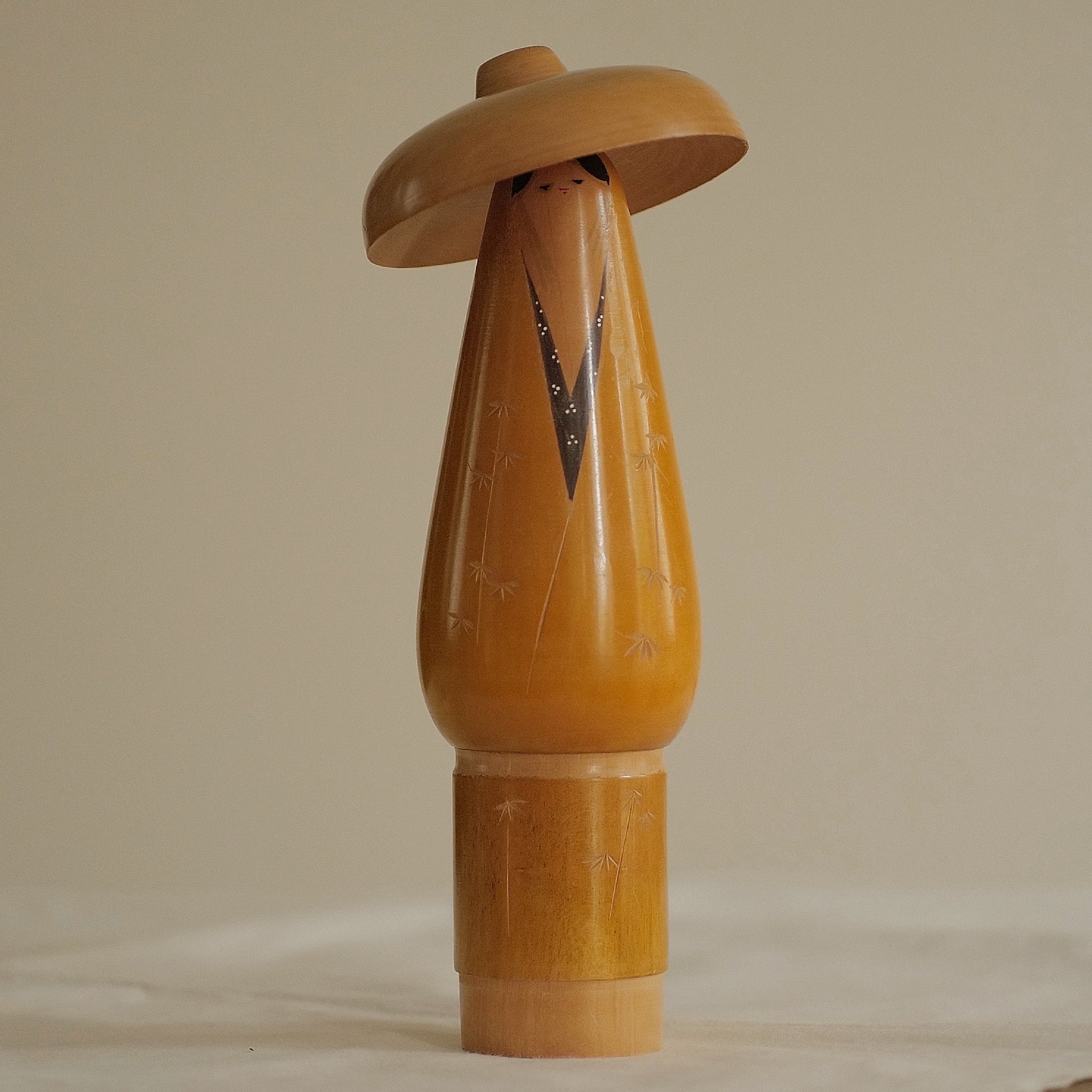 KOKESHI VINTAGE PAR KISHI SADAO / 25,5 CM