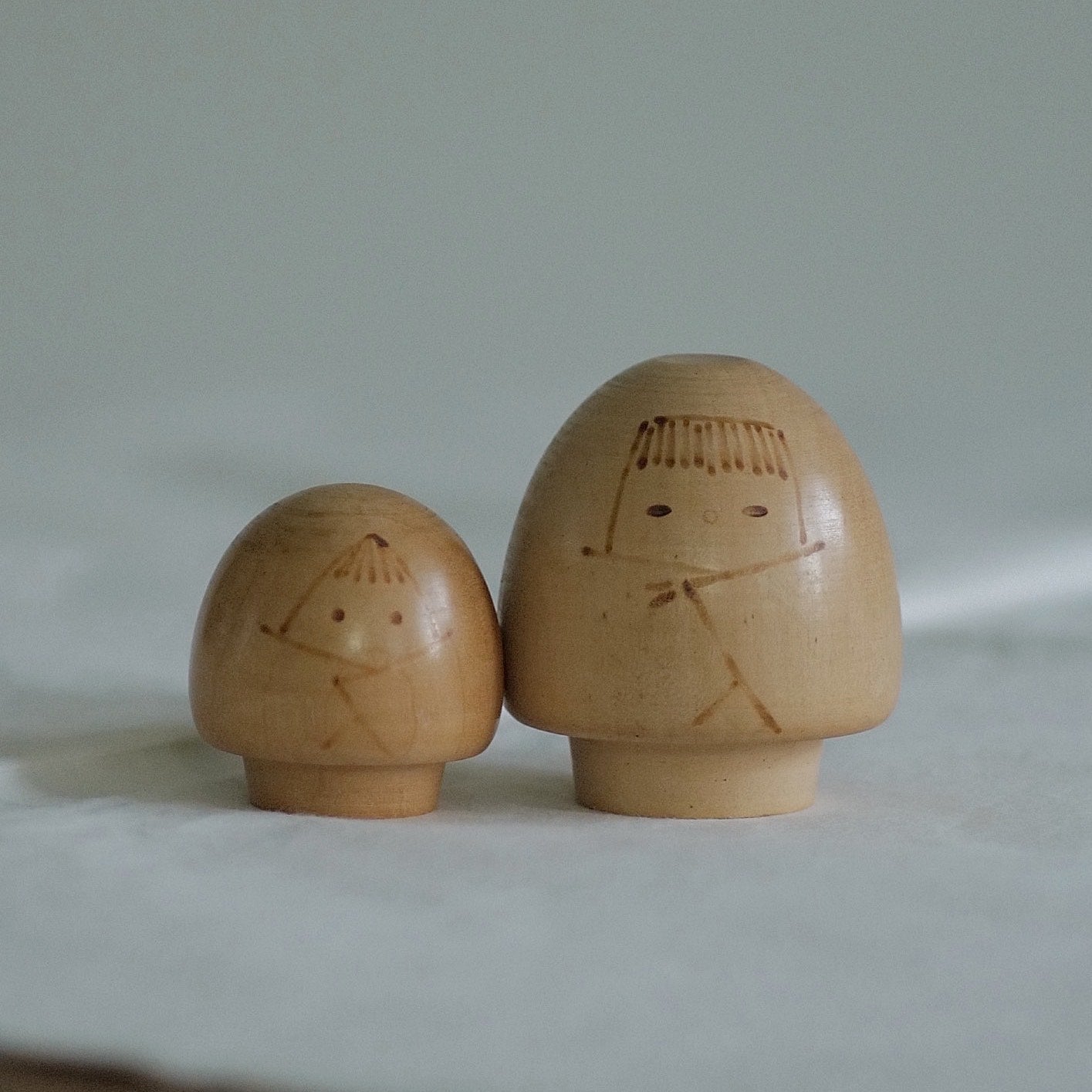 DUO DE KOKESHI VINTAGE PAR KURIBAYASHI ISSETSU / 6,5 CM