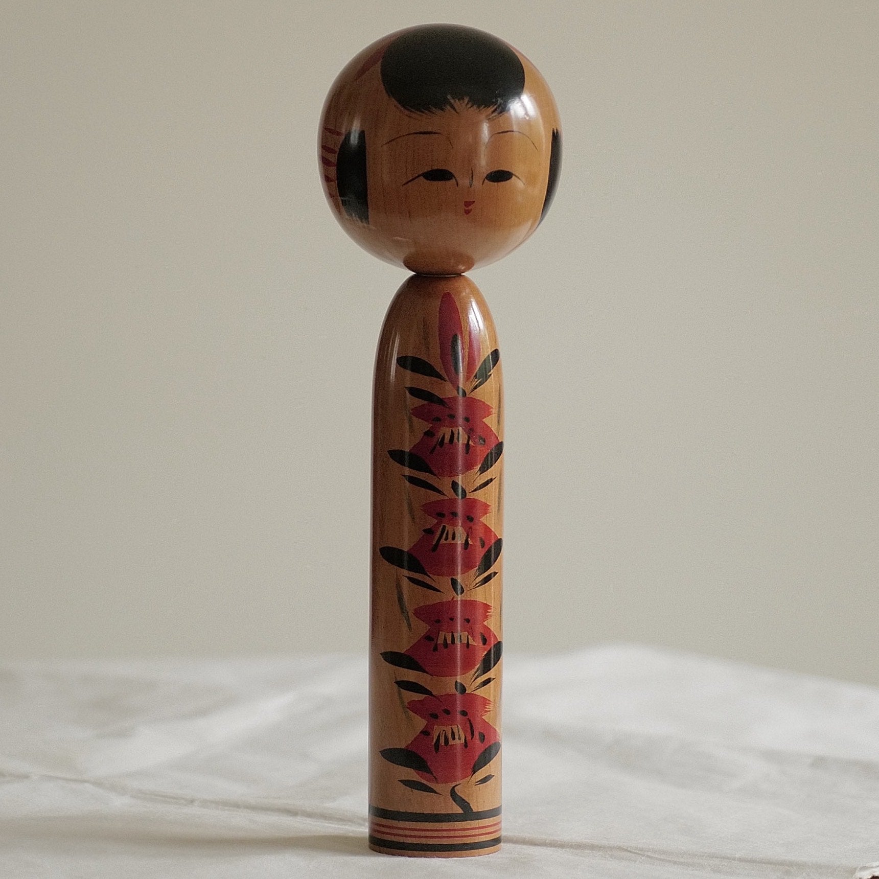 KOKESHI VINTAGE SHINGATA PAR HAMATSU CHIYOKO / 30 CM