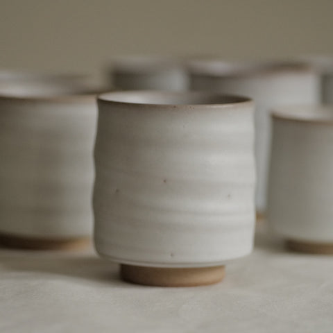 TASSE BLANC CASSÉ / TSUTSUMI-YAKI / KENBA KILN