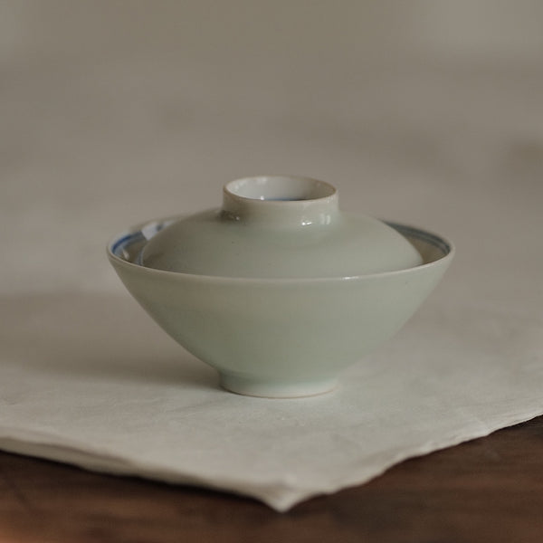 PETIT BOL CÉLADON AVEC COUVERCLE / MOTIF KIRIN