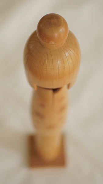 KOKESHI VINTAGE PAR MIYASHITA HAJIME / 33,5 CM