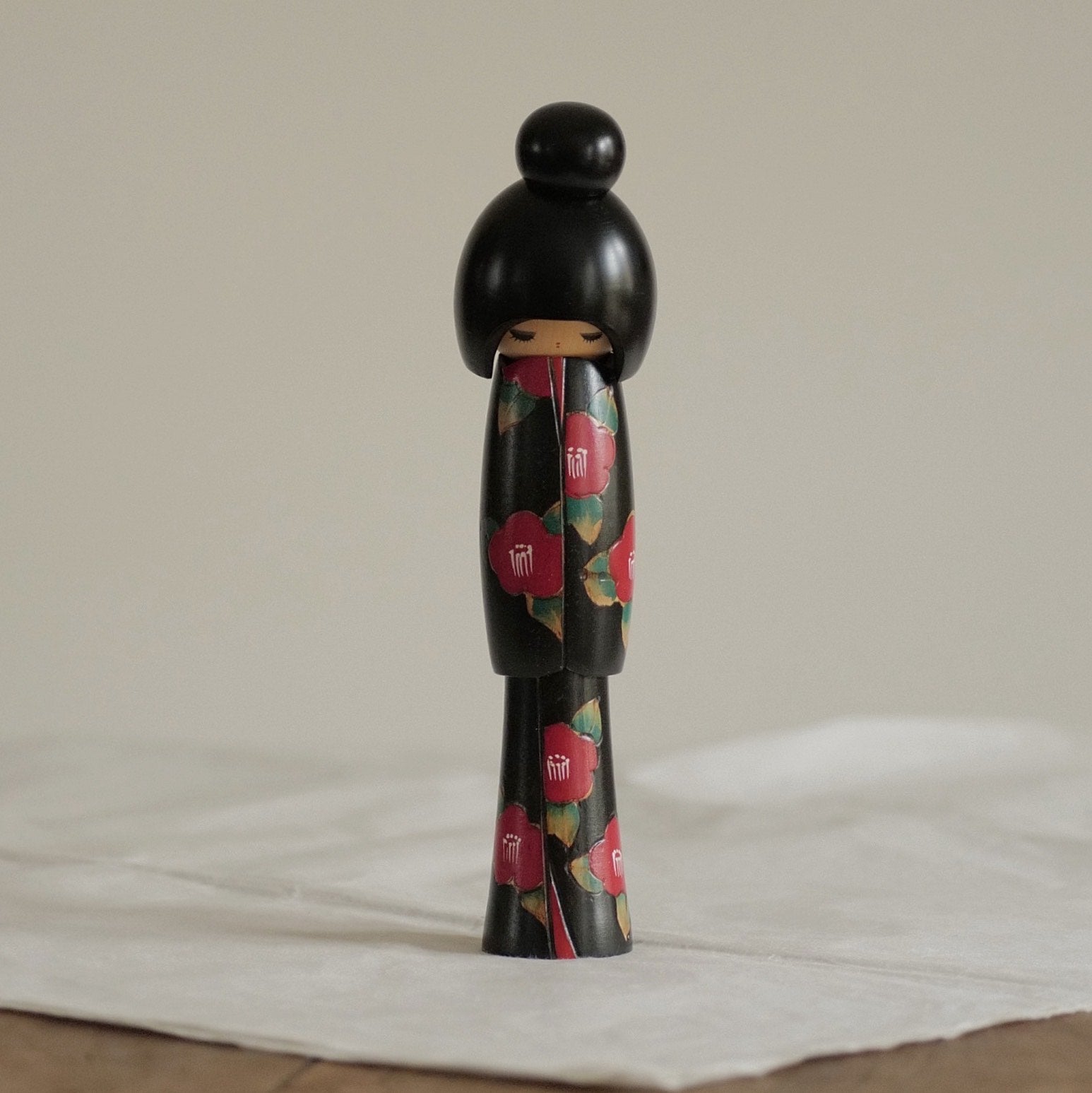 KOKESHI VINTAGE PAR MIYASHITA HAJIME / 24 CM