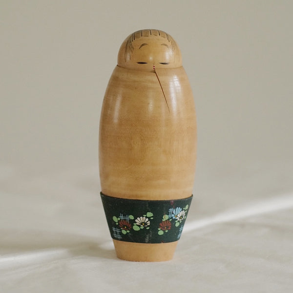 KOKESHI VINTAGE PAR UEDA IZUMI / 16 CM