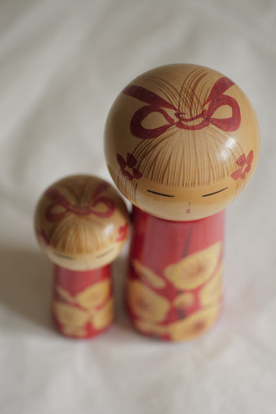 KOKESHI VINTAGE PAR SHIRAMINE / 24 CM