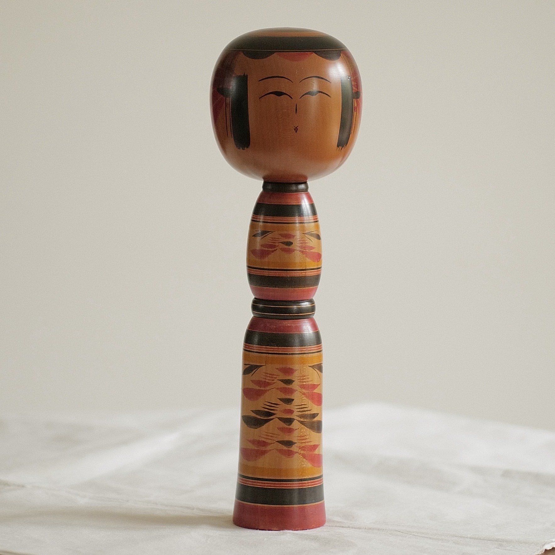 KOKESHI VINTAGE YAJIRO PAR SATO MINAO / 30 CM