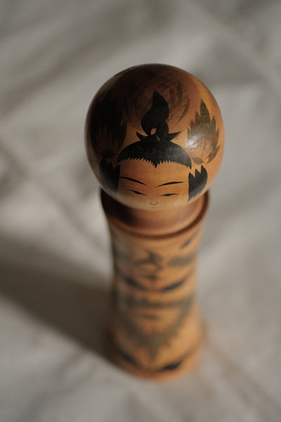 KOKESHI NARUKO VINTAGE MONOCHROME PAR HAYASAKA SETSUKO / 30 CM