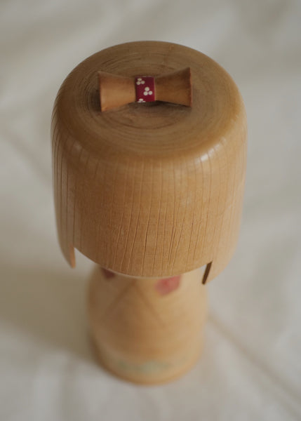 KOKESHI VINTAGE PAR IZUMI UEDA / 25,5 CM