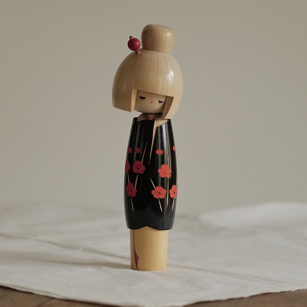 KOKESHI VINTAGE PAR MIYASHITA HAJIME / 23,5 CM