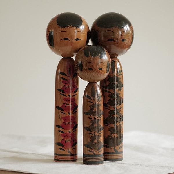 KOKESHI VINTAGE SHINGATA PAR HAMATSU CHIYOKO / 30 CM