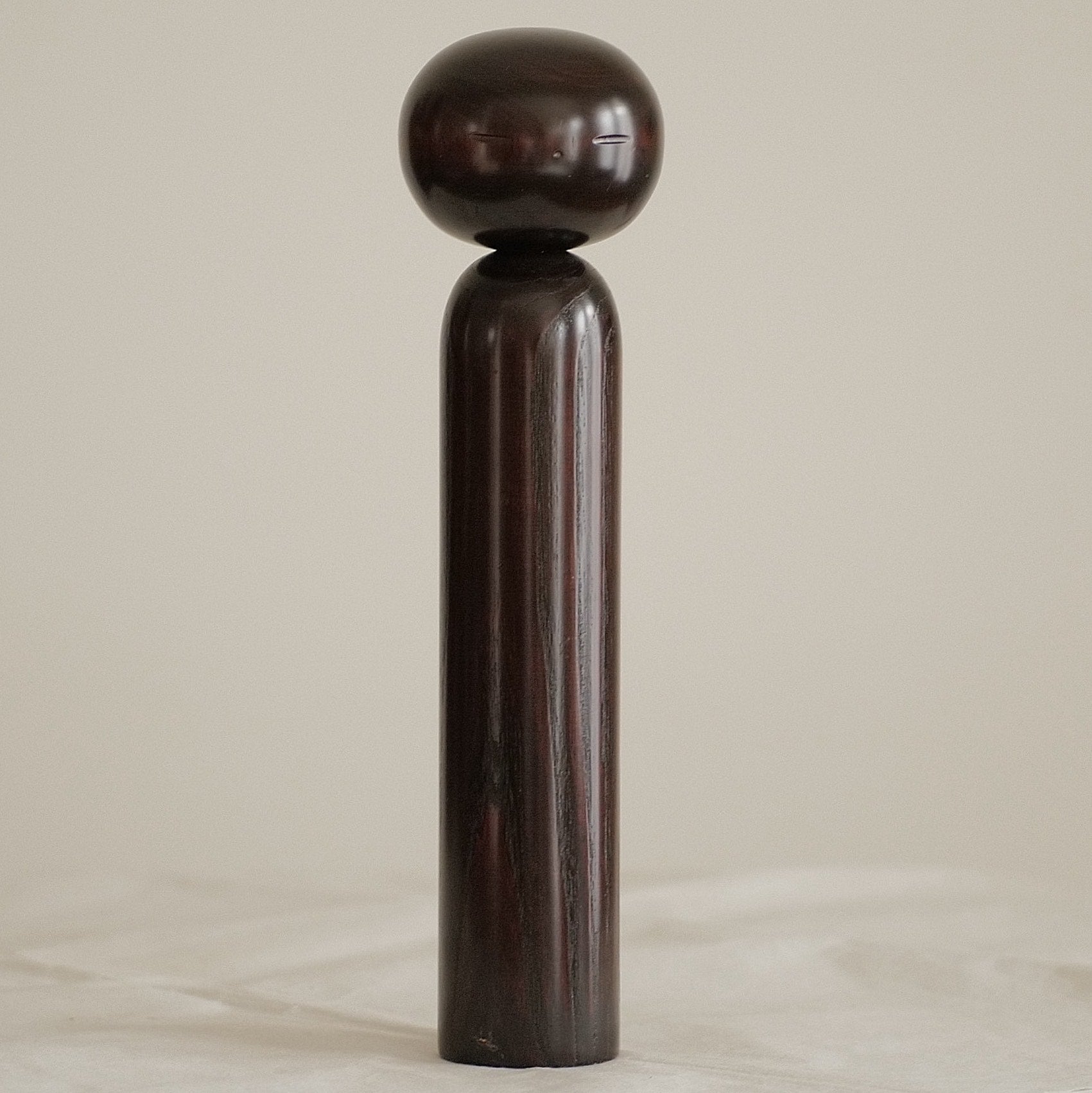 KOKESHI MONOCHROME VINTAGE PAR USABURO / 33 CM