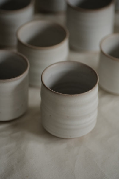 TASSE BLANC CASSÉ / TSUTSUMI-YAKI / KENBA KILN