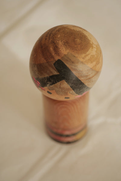 KOKESHI VINTAGE PAR SATO TAKESHI / 23,5 CM