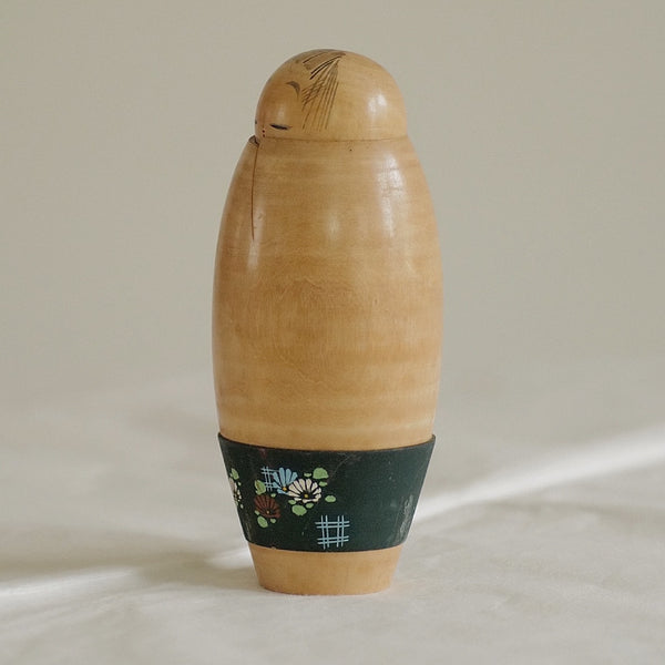 KOKESHI VINTAGE PAR UEDA IZUMI / 16 CM