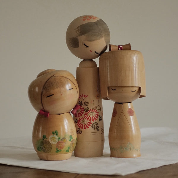 KOKESHI VINTAGE PAR KISAKU / 32 CM