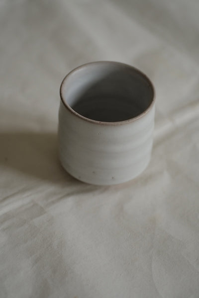 TASSE BLANC CASSÉ / TSUTSUMI-YAKI / KENBA KILN