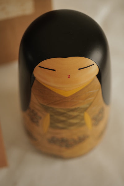 KOKESHI VINTAGE PAR YOSHIDA TAKASHI / AVEC SA BOÎTE ET SA TABLETTE / MASSIVE / 24 CM