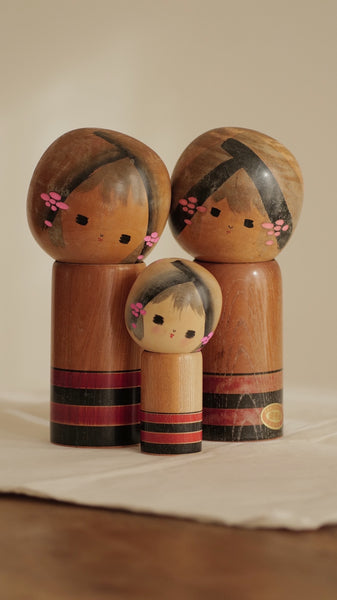 KOKESHI VINTAGE PAR SATO TAKESHI / 23,5 CM