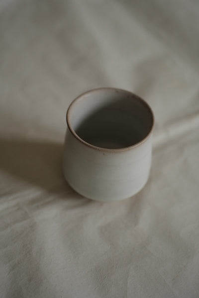 TASSE BLANC CASSÉ / TSUTSUMI-YAKI / KENBA KILN