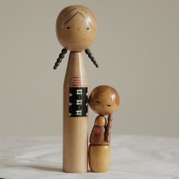 KOKESHI VINTAGE PAR SHIBATA EIKO / 29 CM