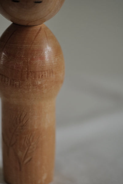 KOKESHI VINTAGE PAR MIYASHITA HAJIME / 21,5 CM