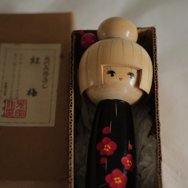 KOKESHI VINTAGE PAR KOHO / AVEC SA BOÎTE / 18,5 CM