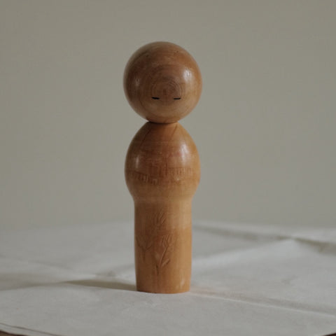 KOKESHI VINTAGE PAR MIYASHITA HAJIME / 21,5 CM