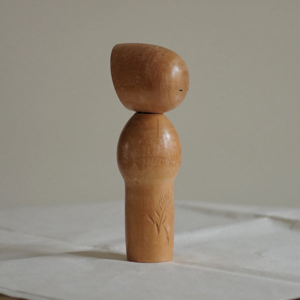 KOKESHI VINTAGE PAR MIYASHITA HAJIME / 21,5 CM