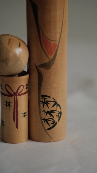 KOKESHI VINTAGE PAR SATO SUIGAI / 21,5 CM