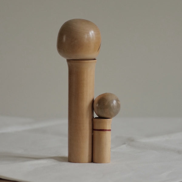 KOKESHI VINTAGE PAR SATO SUIGAI / 21,5 CM