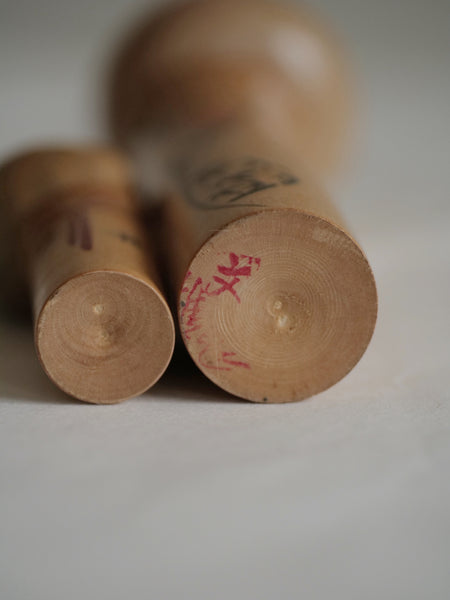 KOKESHI VINTAGE PAR SATO SUIGAI / 21,5 CM