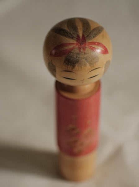 KOKESHI VINTAGE PAR ROKUGO MITSURU / 31 CM