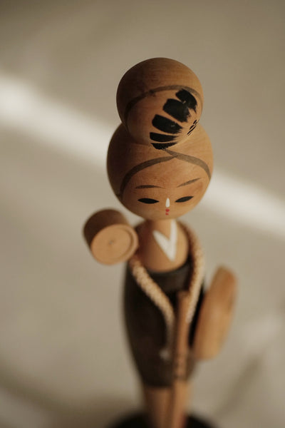KOKESHI VINTAGE MUSUME JUNREI / 27 CM