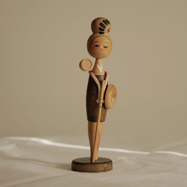 KOKESHI VINTAGE MUSUME JUNREI / 27 CM