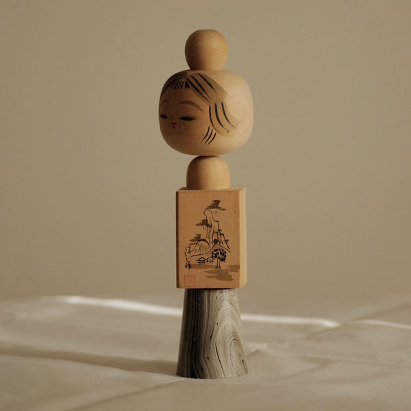 KOKESHI VINTAGE SOUVENIR DE UNZEN / 26,5 CM